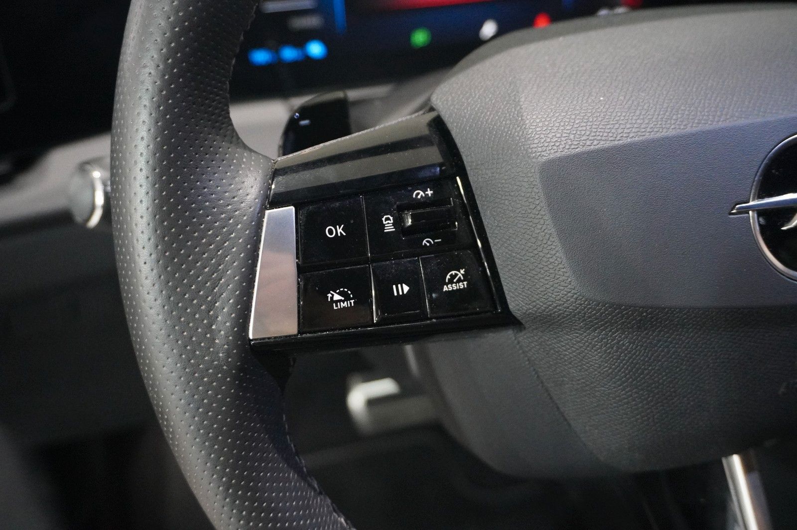 Fahrzeugabbildung Opel Astra L Lim. 1.6T PHEV GSe NAVI/LED/360°/SPORT