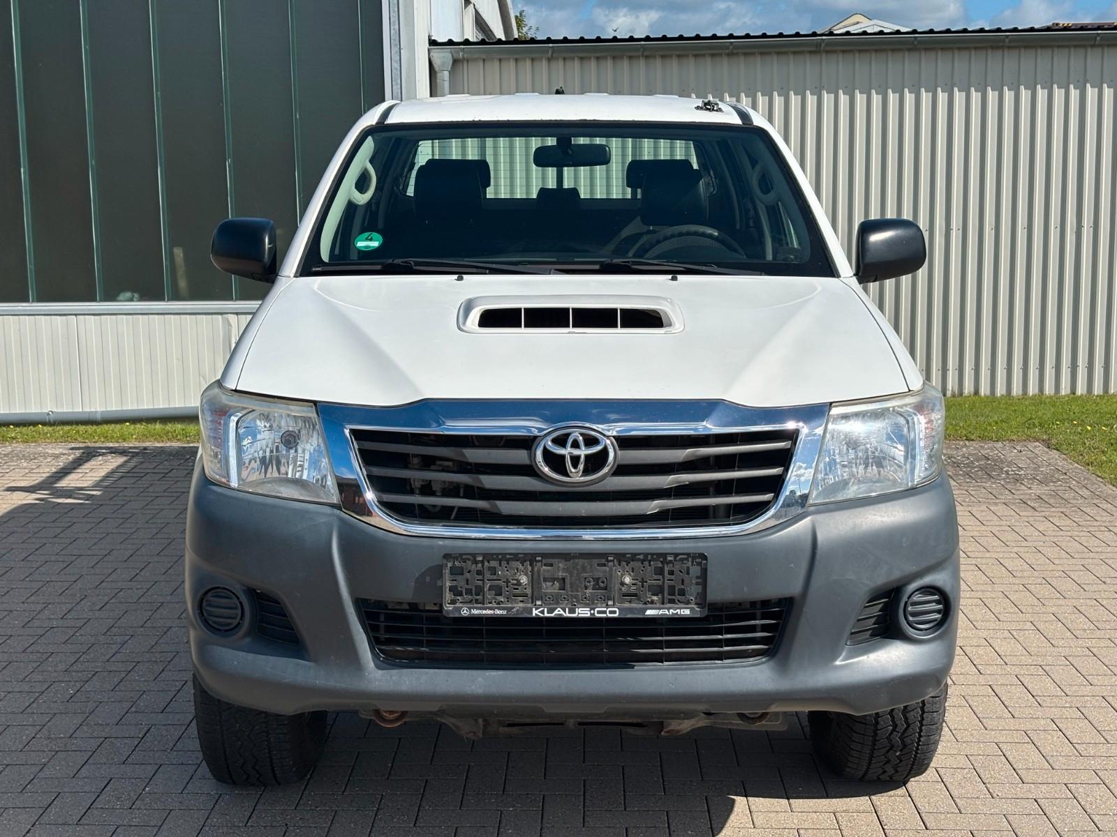 Toyota Hilux Double Cabine 2.5 144ch BVM - Carnet entretien - Attelage - Pneus toutes saisons