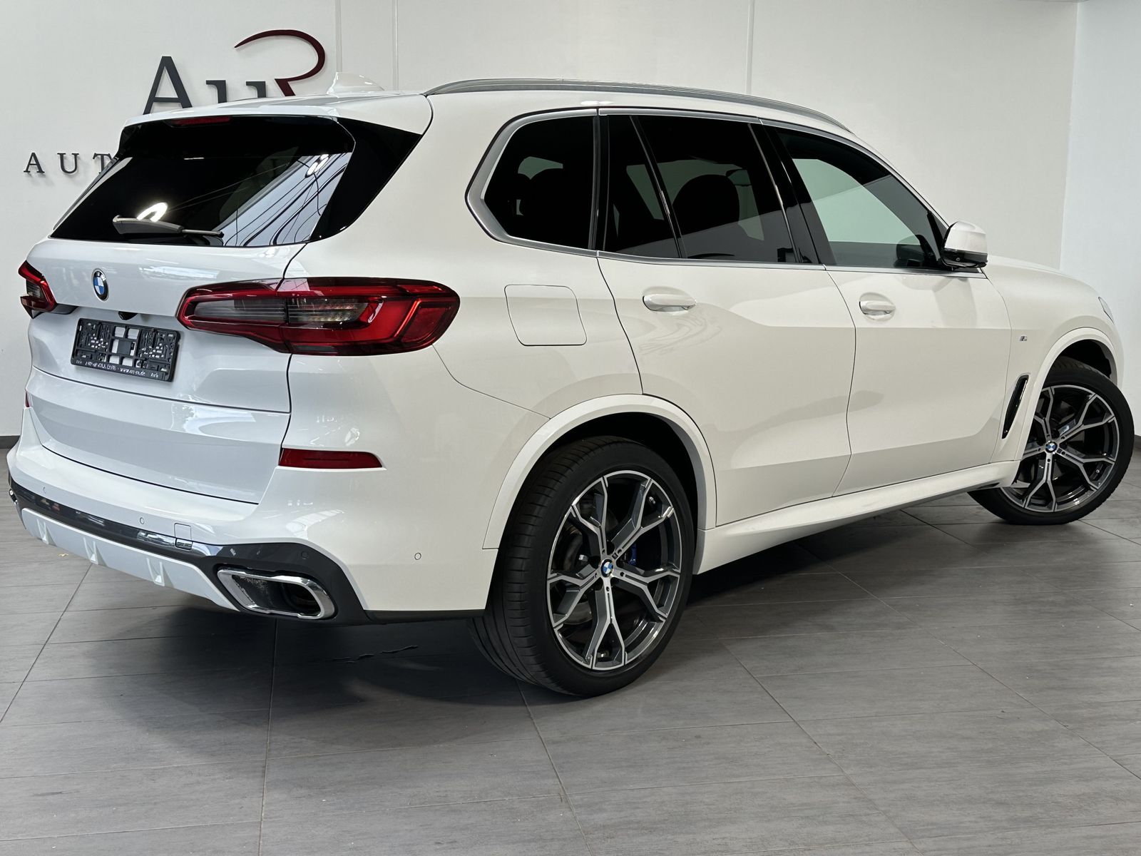 Fahrzeugabbildung BMW X5 xDrive30d M-Sport NAV+LED+AHK+HEAD-UP+21ZO+PP