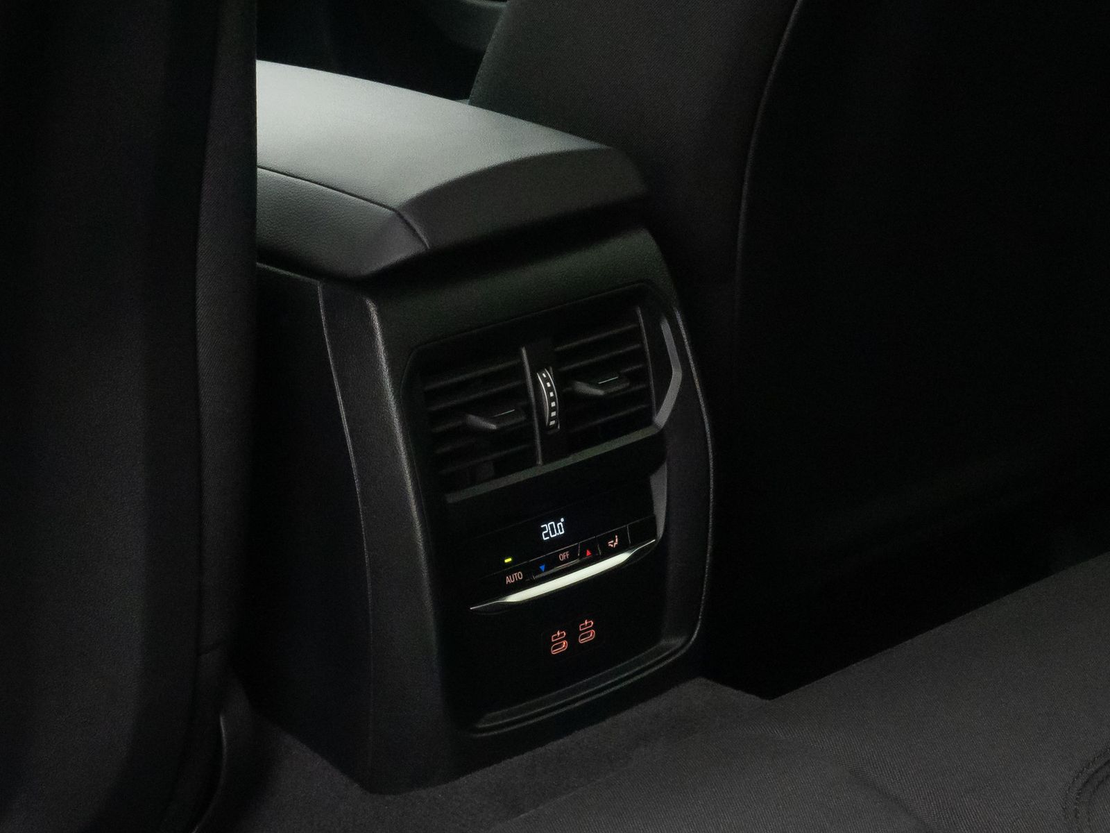 Fahrzeugabbildung BMW 318i  DAB CockPit+ PDC LED Geschwindigkeitsreg.