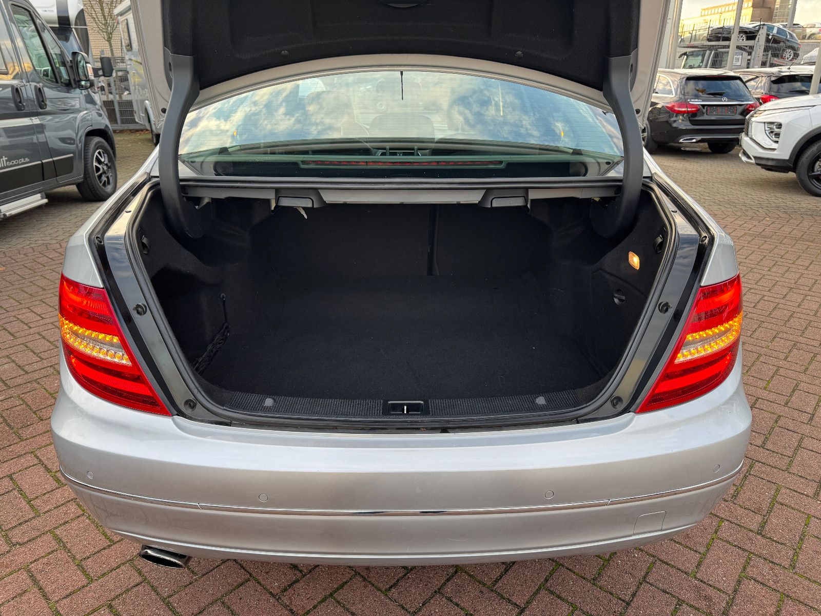 Fahrzeugabbildung Mercedes-Benz C 200 BE 7GT ELEGANCE NAVI ILS AHK SPORT 18 ALU