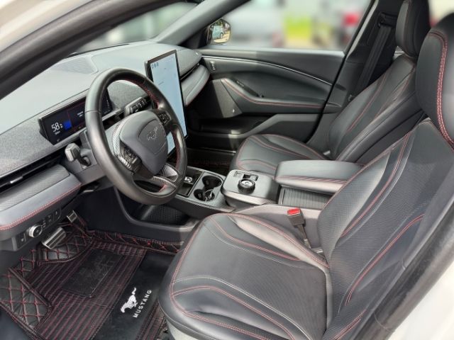 Fahrzeugabbildung Ford Mustang MACH-E Basis AWD +LEDER+KLIMA+RFK+SHZ+NA