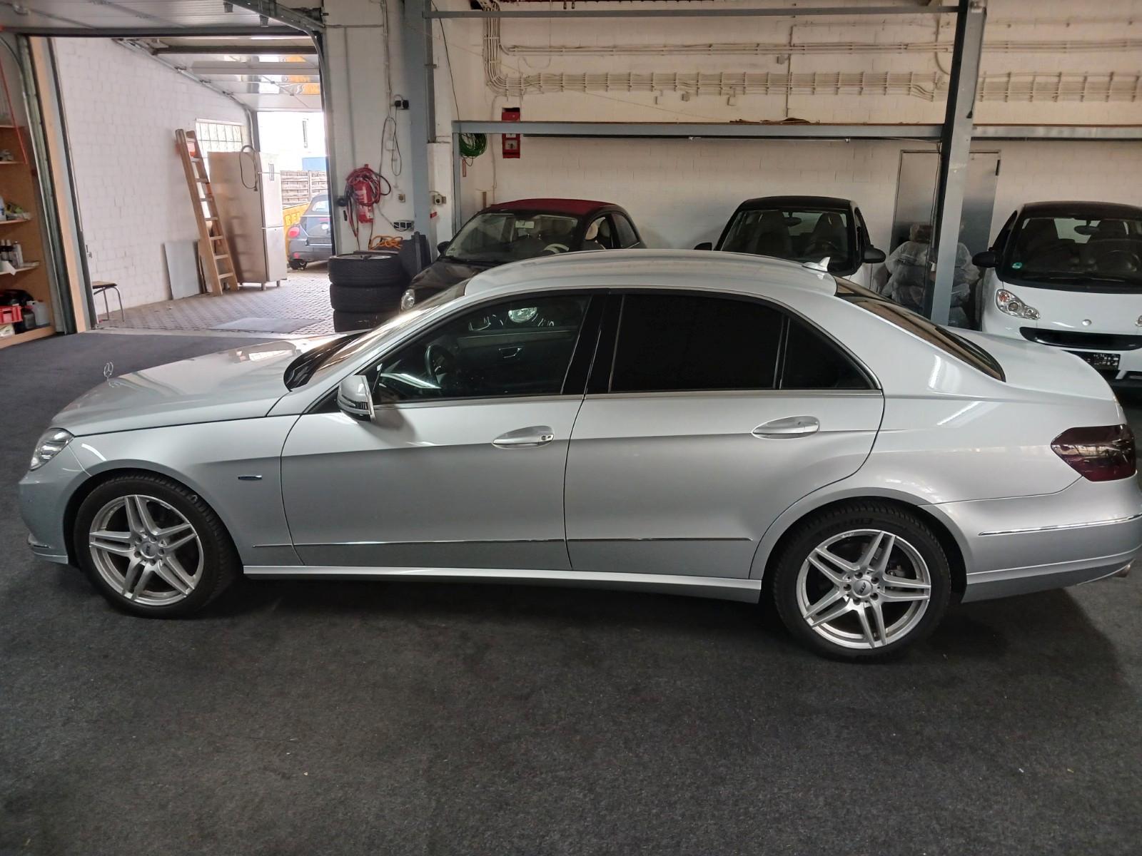 Mercedes-Benz E 350 CGI BlueEfficiency NAVI PDC MB SERVICE KAM