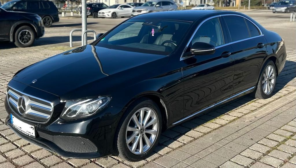 Image of Mercedes-Benz E 220
