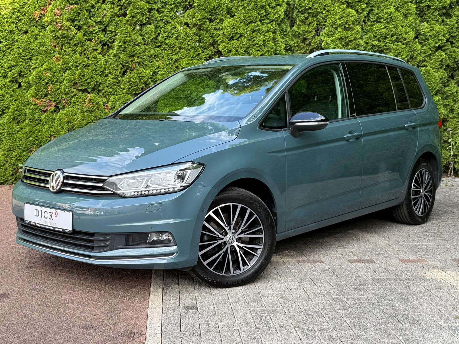 Fahrzeugabbildung Volkswagen Touran 2.0 TDI DSG IQ.DRIVE LED+ACC+NAV+SHZ+DAB