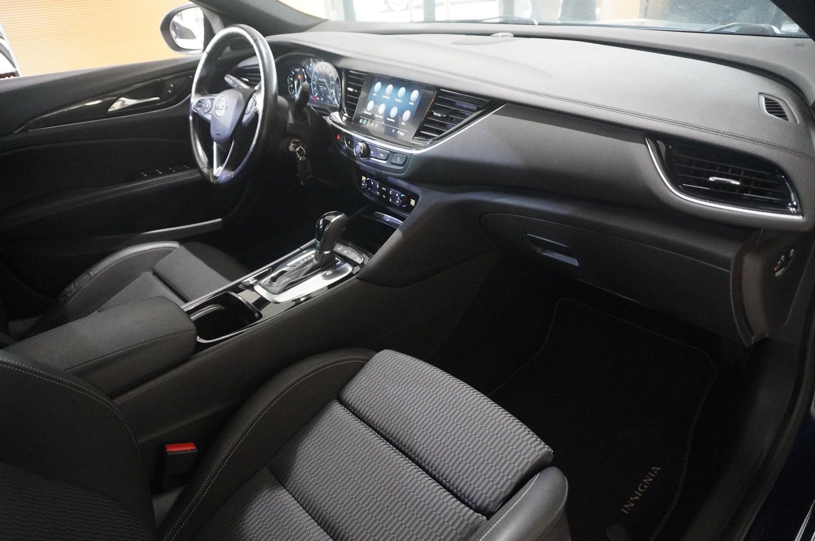 Fahrzeugabbildung Opel Insignia B ST 2.0D ELEGANCE NAVI/LED/VIRTU./AHK
