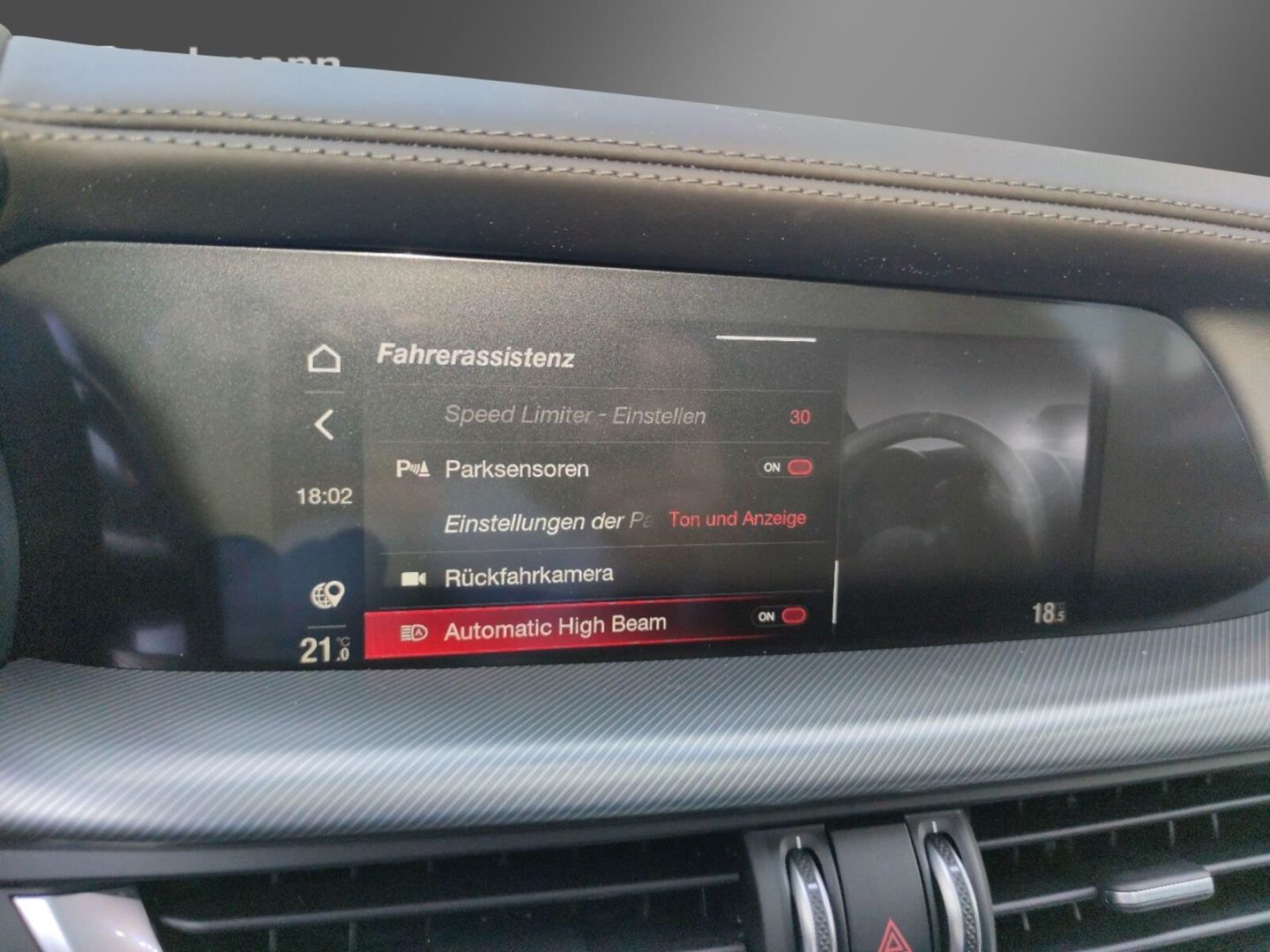 Fahrzeugabbildung Alfa Romeo Stelvio Veloce Q4 2.0 Turbo-21 Zoll-Panoramadach