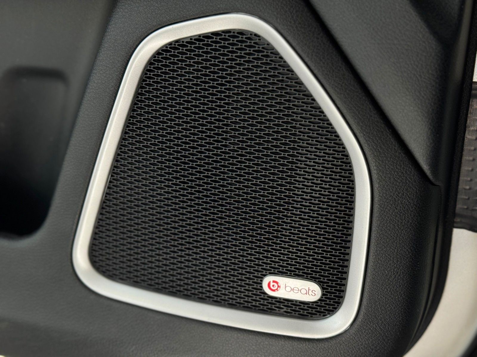 Fahrzeugabbildung Jeep Compass Limited 4WD DAB+ Xenon Beats Navi