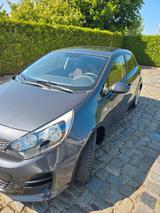 Kia Rio 1.2 Start Checkheft / 1. Hand - Kia Rio mit Benzin-Antrieb: Limousine, 1.2