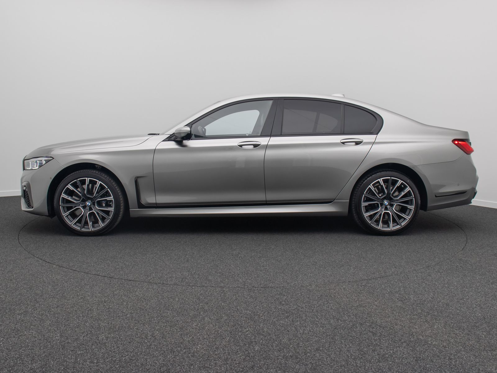 Fahrzeugabbildung BMW 740d xD M Sport 360°Laser HUD H/K SoftCl Massage