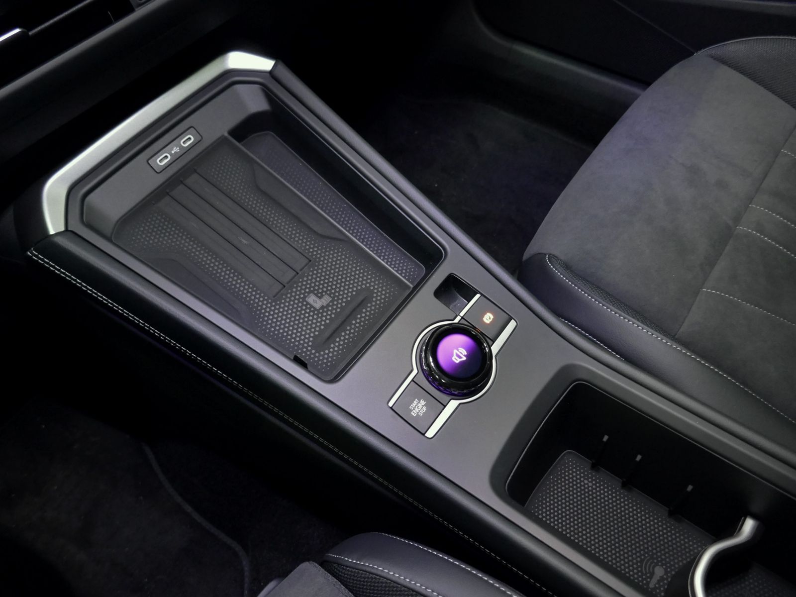 Fahrzeugabbildung Volkswagen T-Roc Style 1.5 eTSI DSG | LED AHK RFK ACC Navi