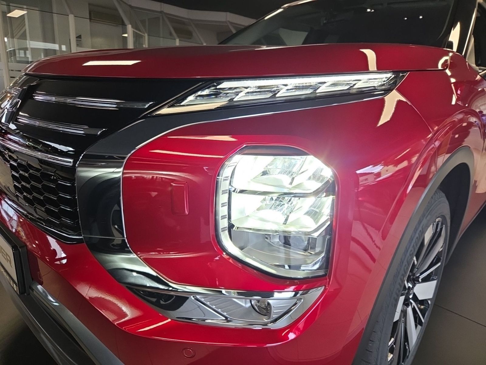 Fahrzeugabbildung Mitsubishi Outlander Plug-in Hybrid Intro Edition *AHK*NAVI