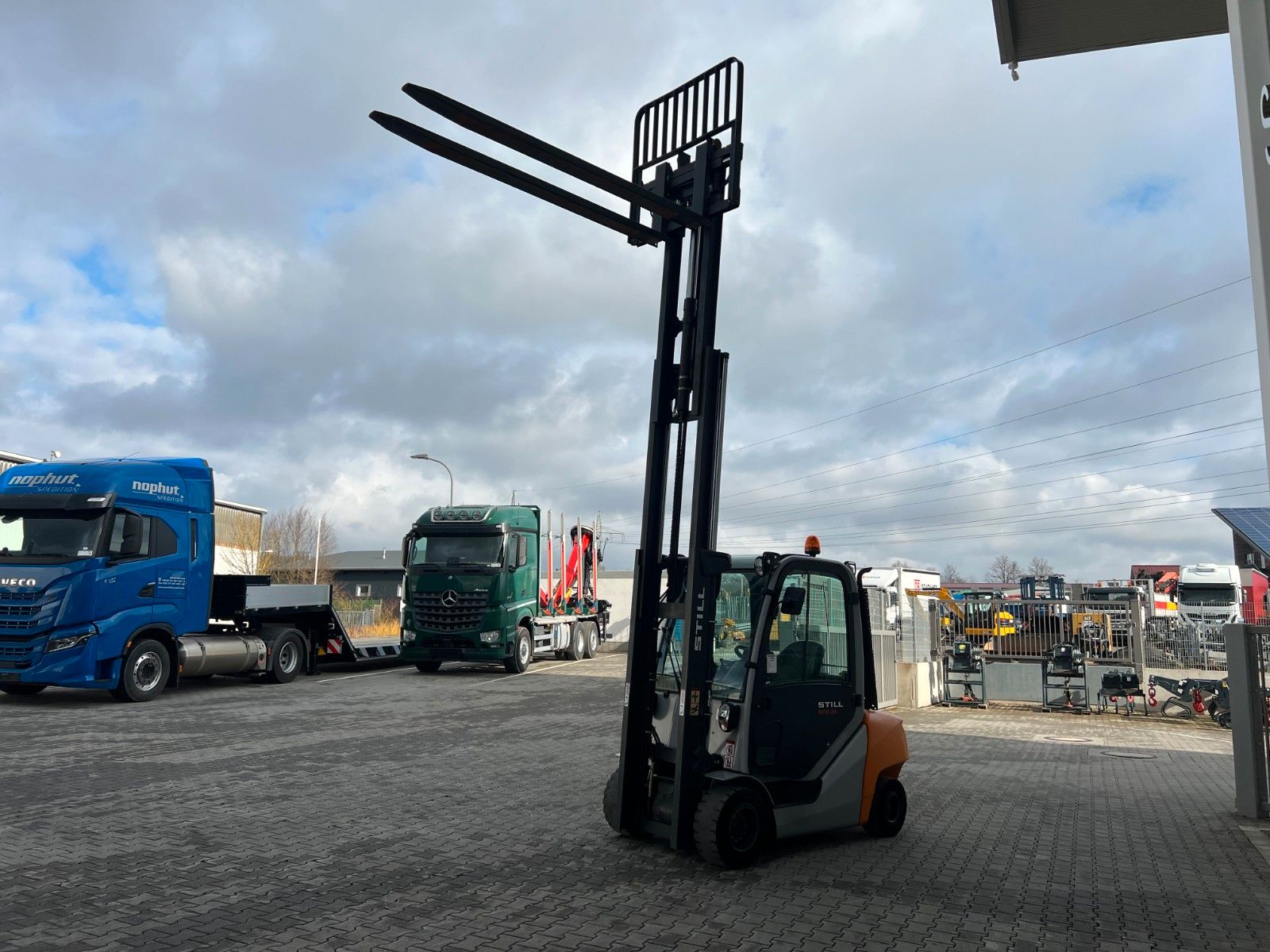 Fahrzeugabbildung Still RX70-35 / Triplex: 4.6m / 1.328h! / SS / 2018