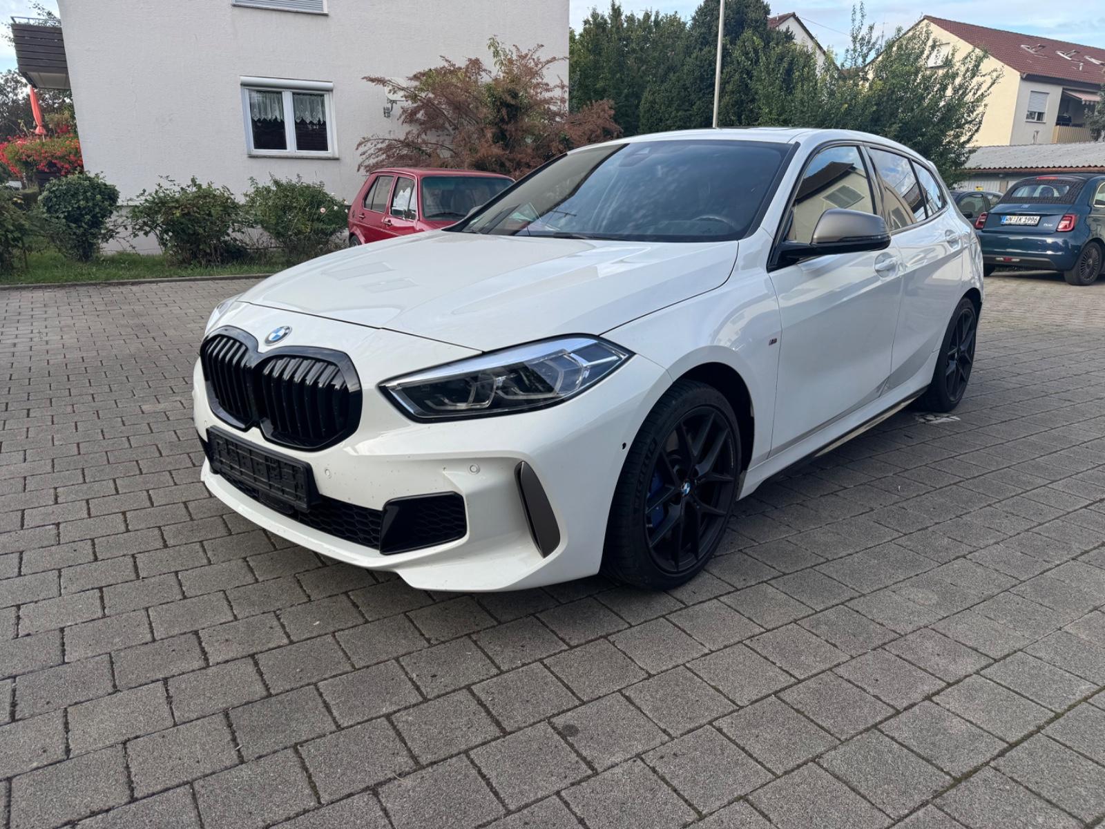 BMW M135 i xDrive/Pano/HUD/LED/Live Cockpit