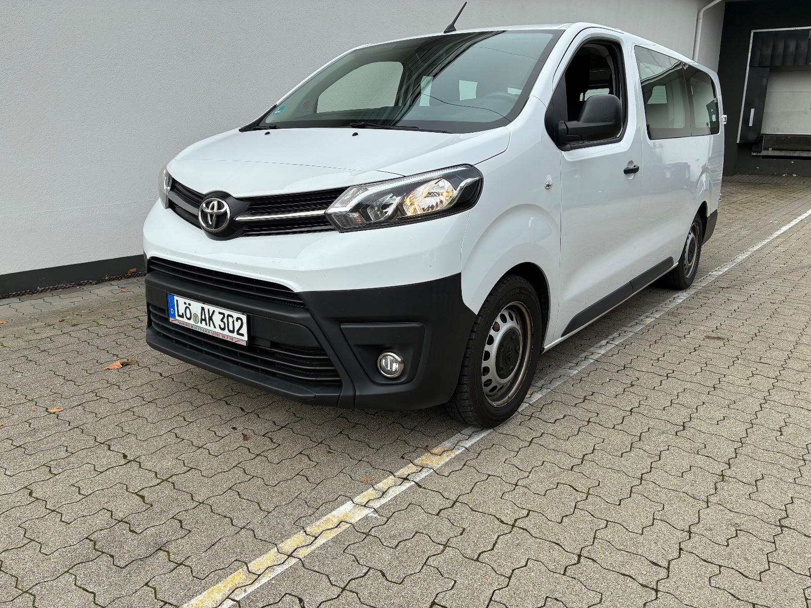 Toyota Proace 9 Sitzer