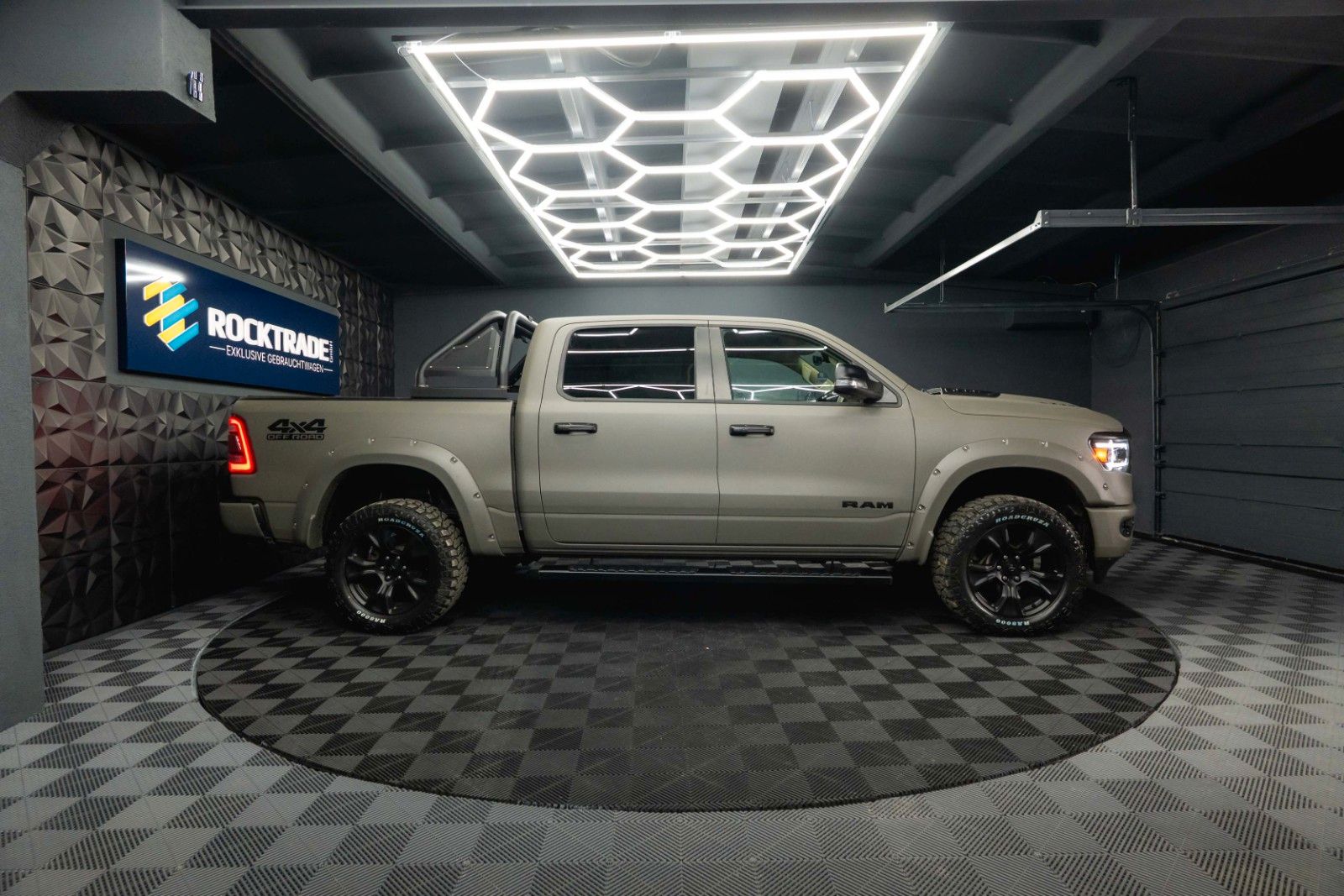 Fahrzeugabbildung Dodge RAM 5.7 V8 HEMI 4x4 OFFROAD Night LARAMIE RAPTOR