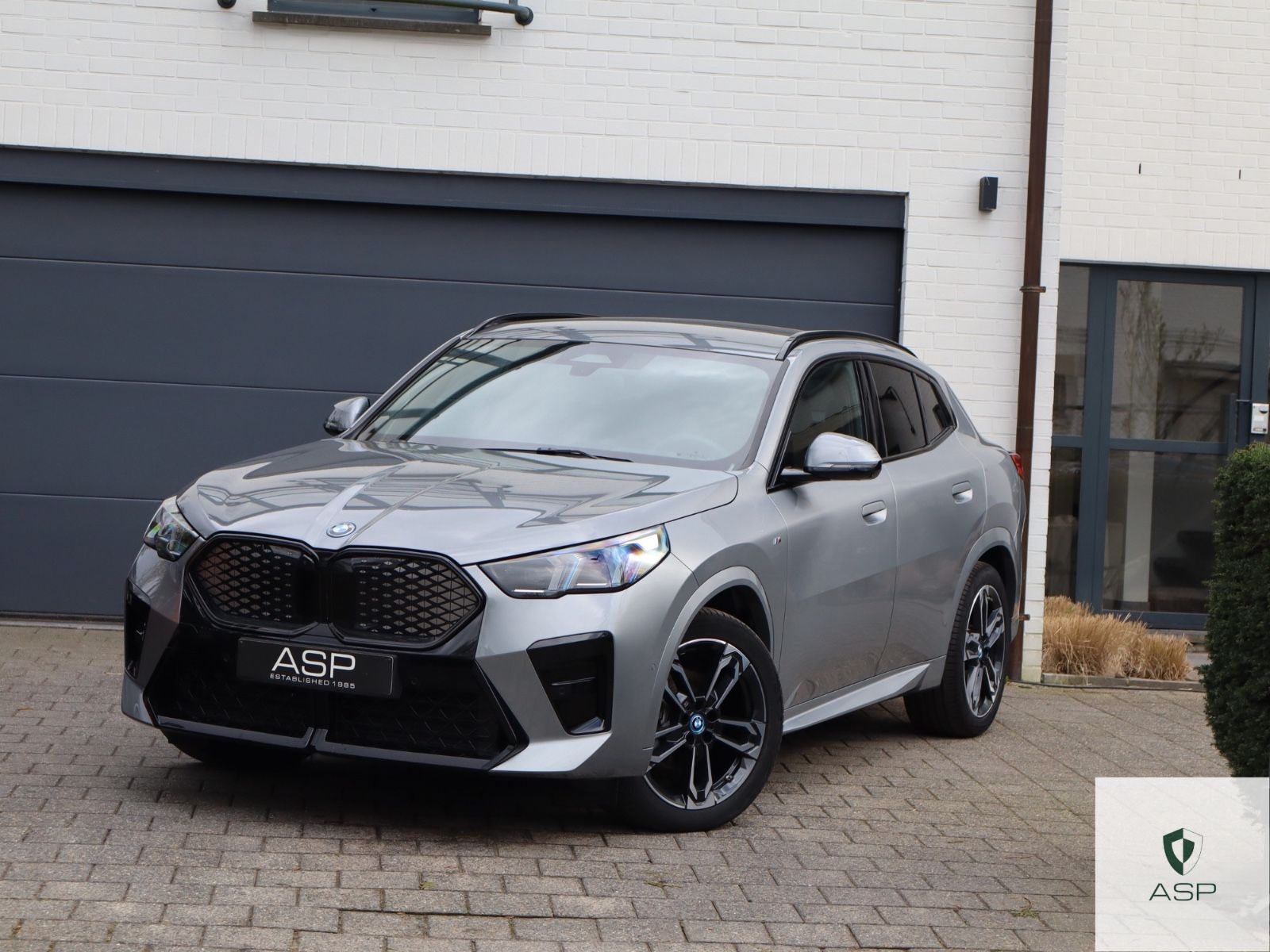 BMW iX2 20 eDrive M Sport | 1 owner | VAT ref imagem 3