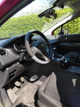 Peugeot 5008 1.6 Active 155 THP Active - Peugeot 5008 mit Benzin-Antrieb: 1.6