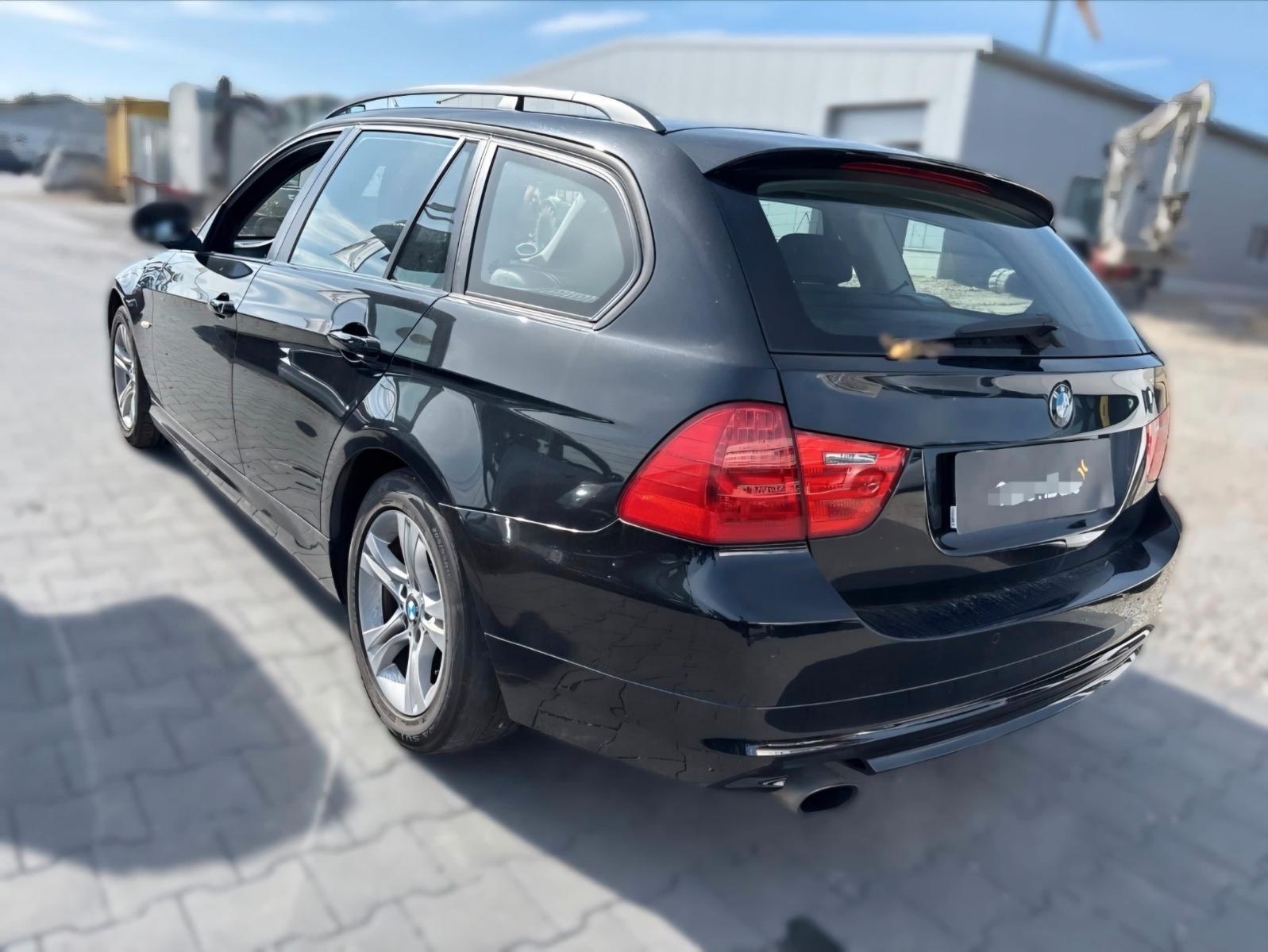 BMW 318 2008 — rear view