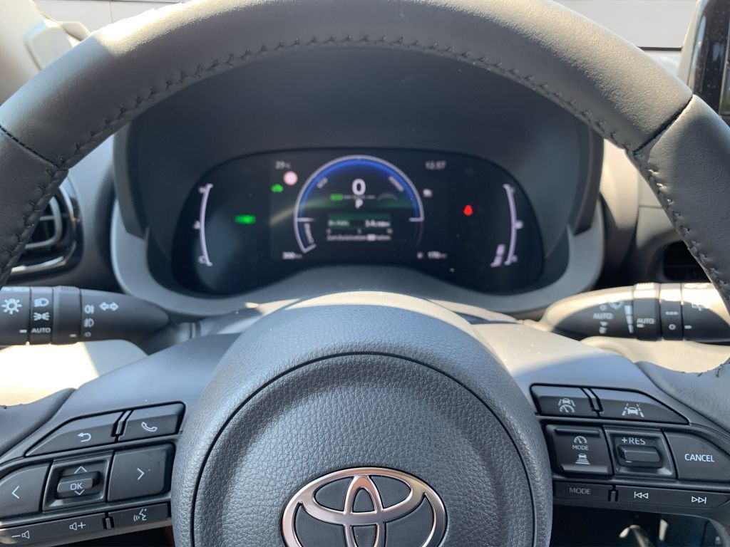 Toyota Yaris Hybrid 1.5 VVTi Teamplayer Comfort-Paket* imagem 3