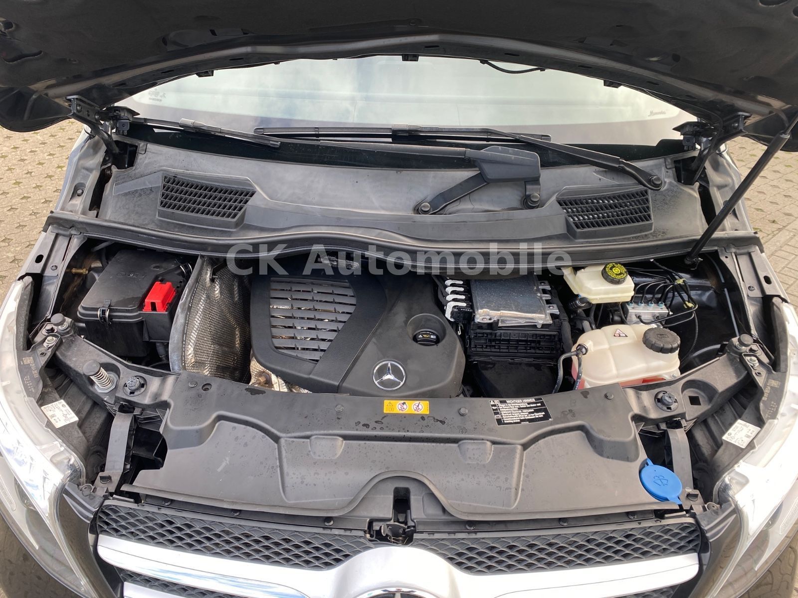 Fahrzeugabbildung Mercedes-Benz V 300 d EDITION 4MATIC lang/7Sitze/Navi/Kam./LED