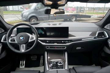 Fahrzeugabbildung BMW X6 M60 i xDrive M Sport Pro*Pano Sky*B&W*360