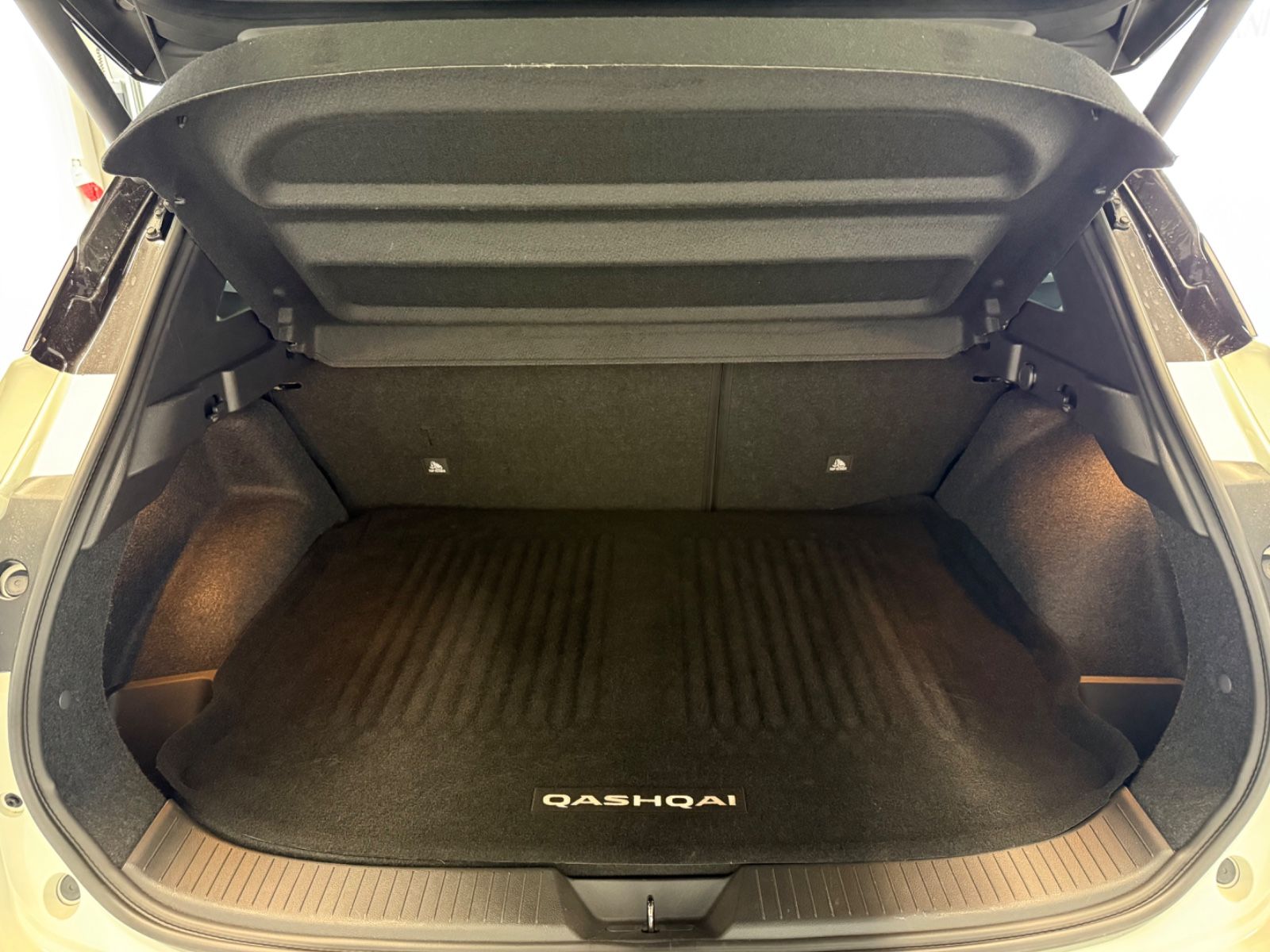 Fahrzeugabbildung Nissan Qashqai N-Connecta 1.3DIG-T Business Technologie