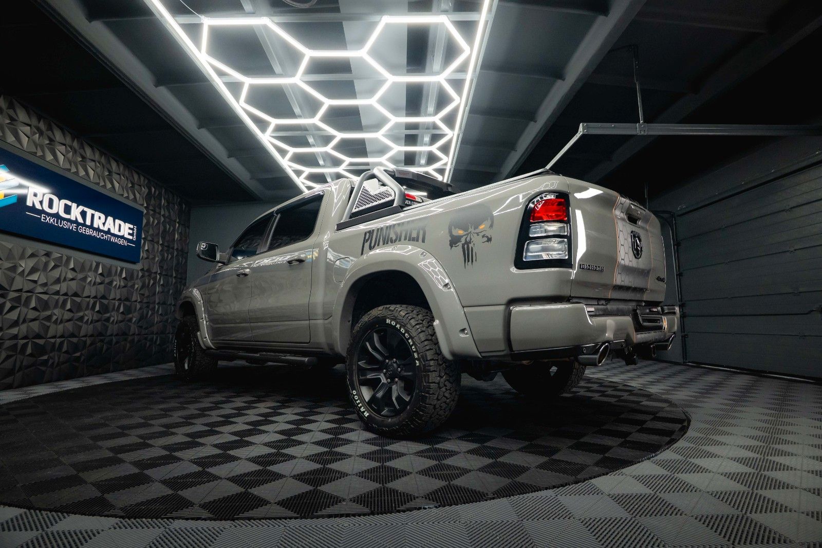 Fahrzeugabbildung Dodge RAM 5.7 V8 HEMI 4x4 OFFROAD Night PUNISHER 19%