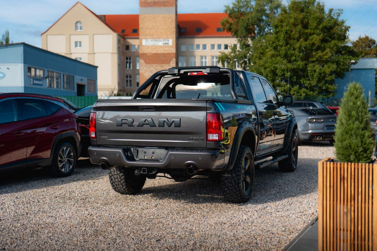 Fahrzeugabbildung Dodge RAM 5.7 V8 HEMI 4x4 OFFROAD Night-Paket *LED*