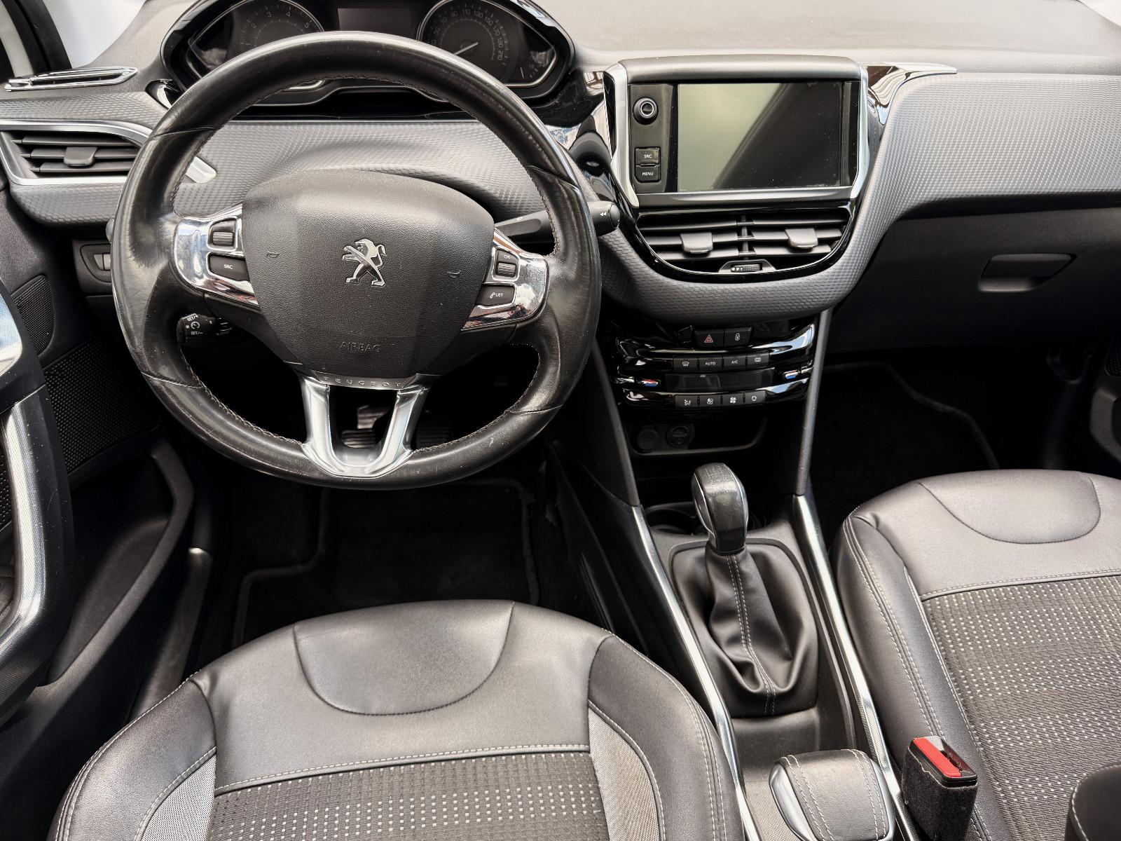 Peugeot 2008 Allure Klimaautomatik, Navi, Panoramadach