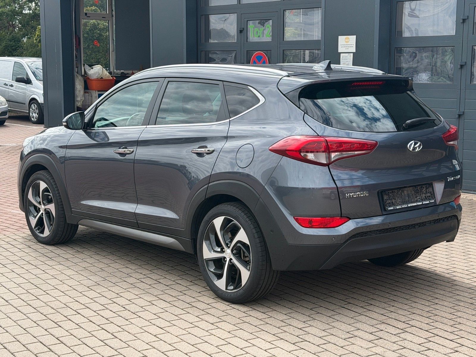 Fahrzeugabbildung Hyundai TUCSON 1.7 CRDi Premium *Totwinkl*8fach*AHK*LED*