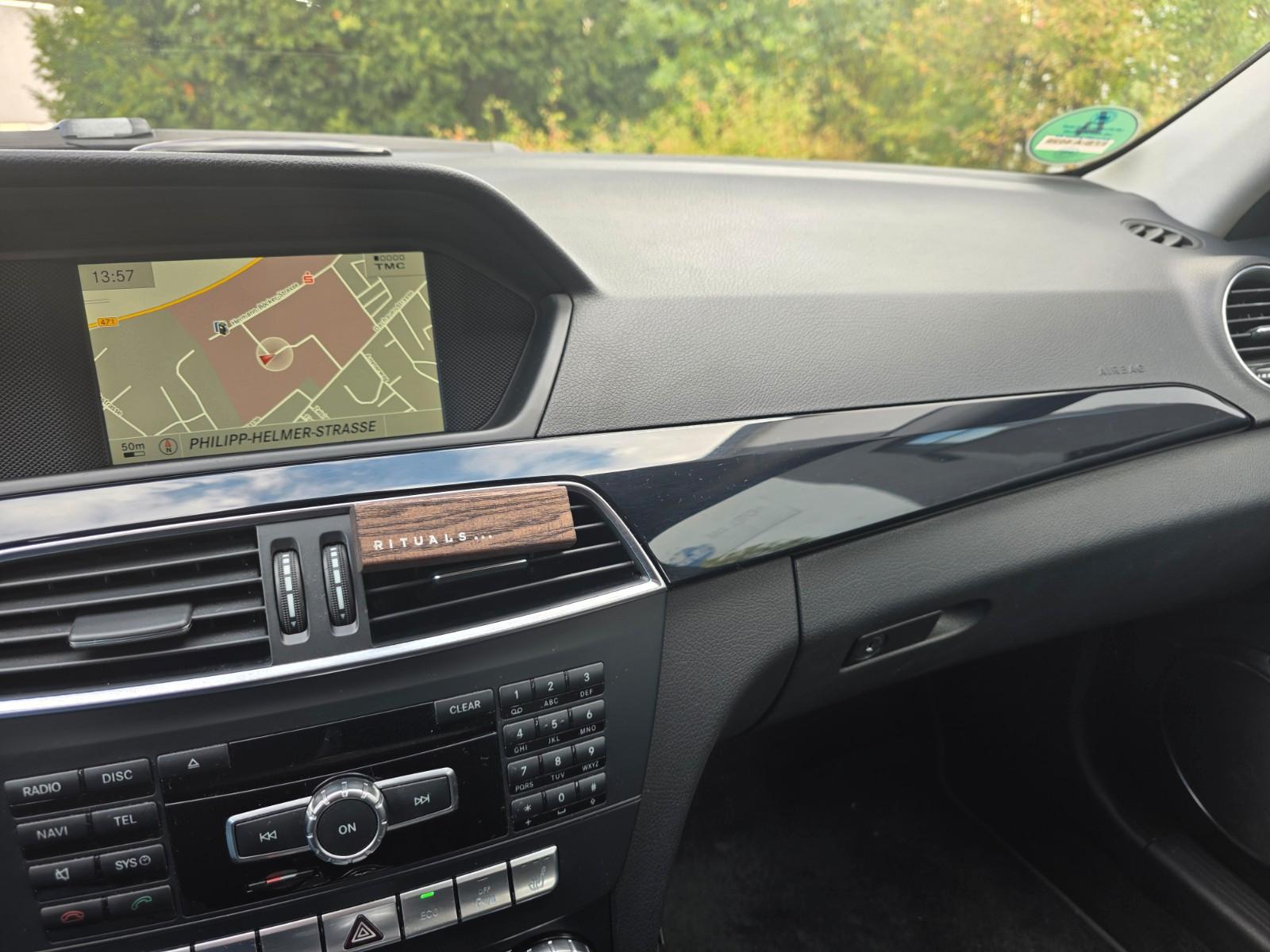 Mercedes-Benz C220 2014 — photo 10