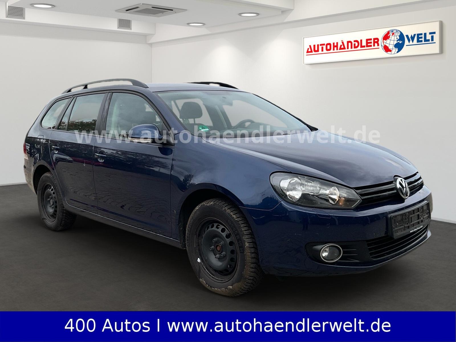 Volkswagen Golf 2011 — салон
