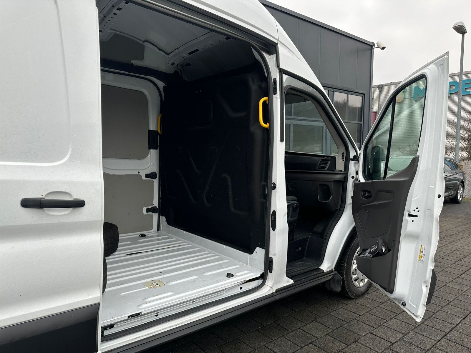 Fahrzeugabbildung Ford Transit 350 L3 Autom.  TREND*KLIMA*TEMPO*BI-XENO