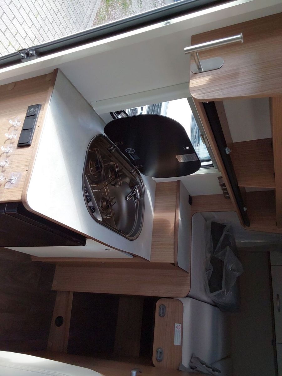 Fahrzeugabbildung Carado V 337 SAT, TV, Markise