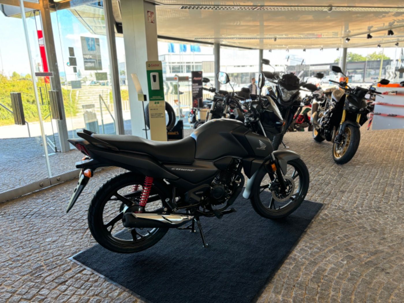 Fahrzeugabbildung Honda CBF 125 2025 auch in blau sofort verfügbar