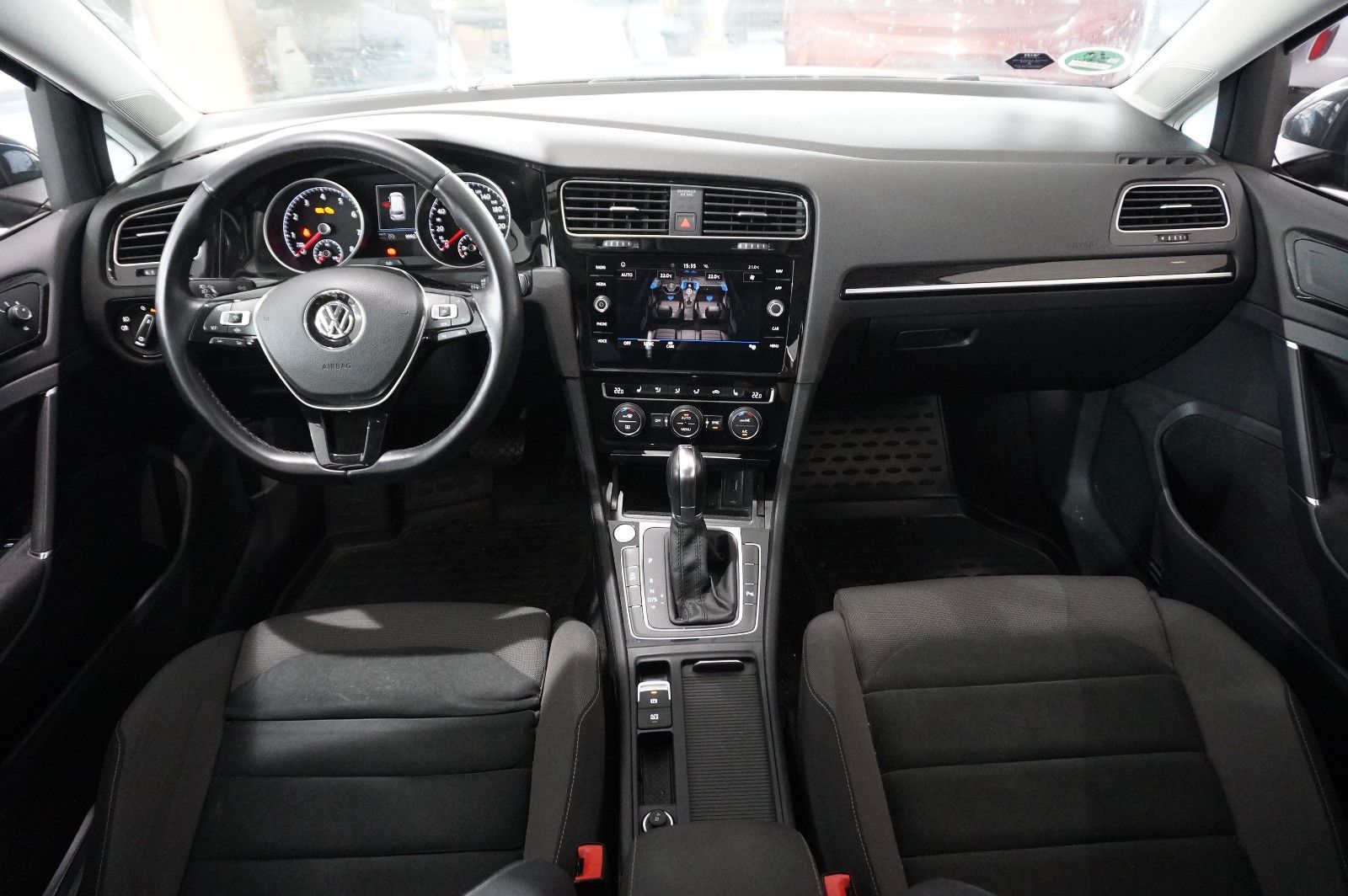 Fahrzeugabbildung Volkswagen Golf VII VARI. 1.5 TSI HIGHLINE NAVI/SPORT/AHK