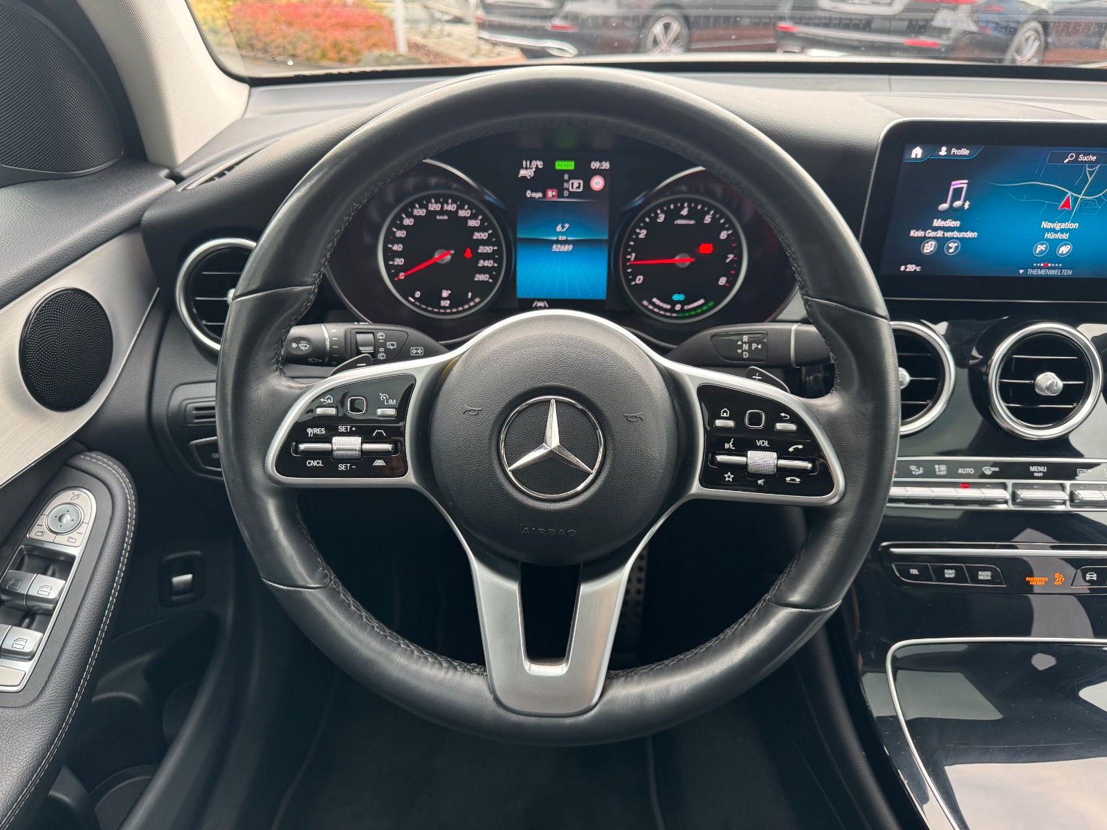 Fahrzeugabbildung Mercedes-Benz GLC 200 4M AMG+Pano+Distr+StandH+AHK+360+HUD