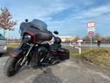 Harley-Davidson Street Glide CVO - Harley-Davidson Motorräder in Essen