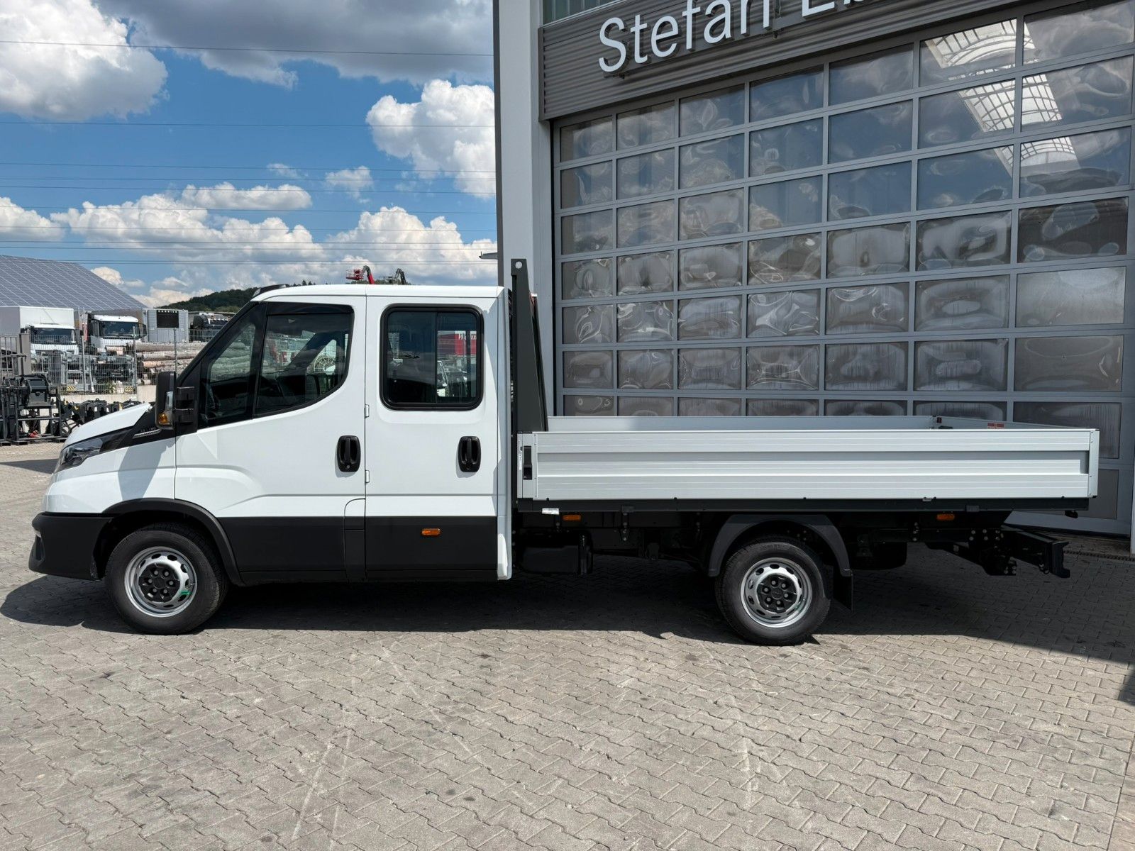 Fahrzeugabbildung Iveco 35S18HA8 D Pritsche *R 3750 mm*Automatik*
