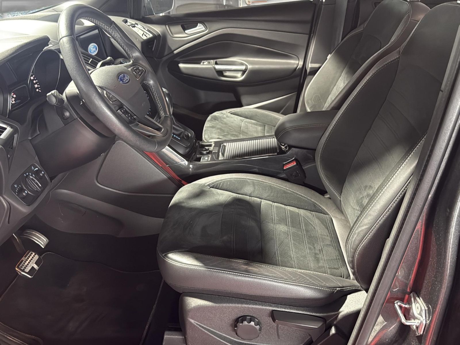 Fahrzeugabbildung Ford Kuga ST-Line/ unfallfrei