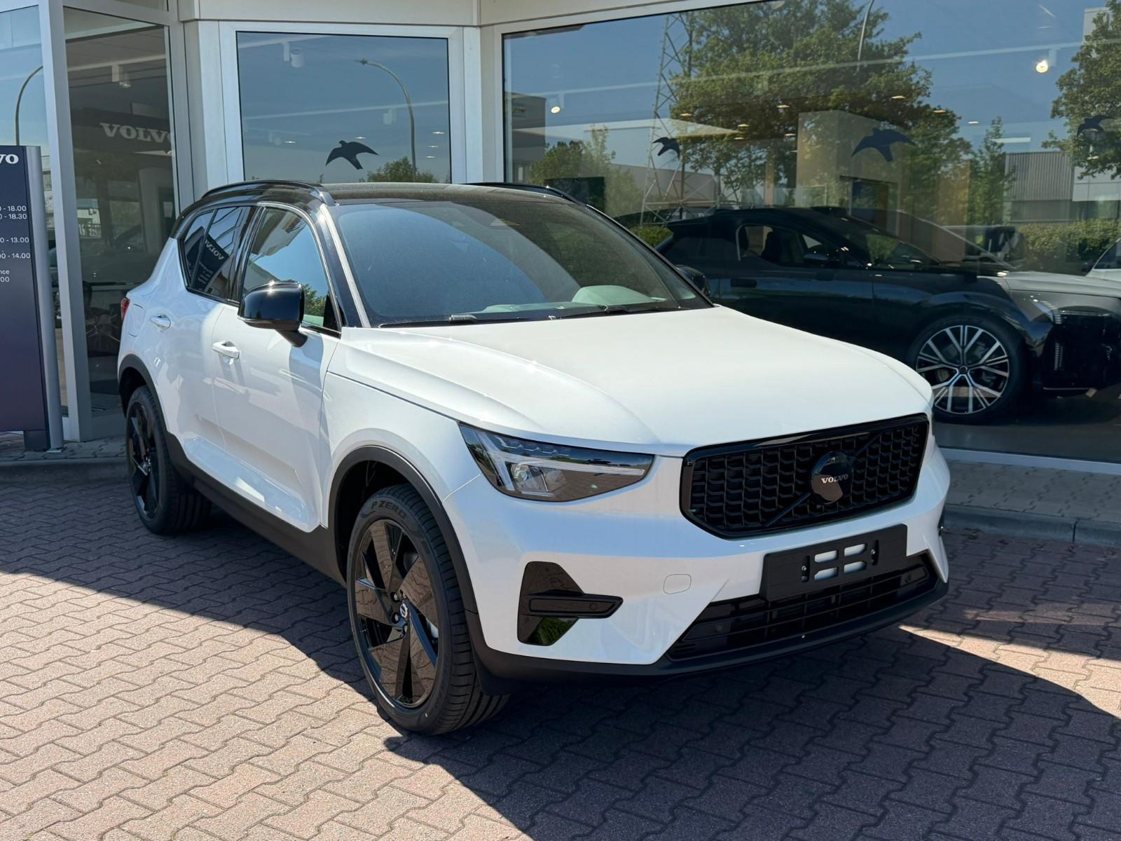 Volvo XC40 B3 Plus Black Edition DCT