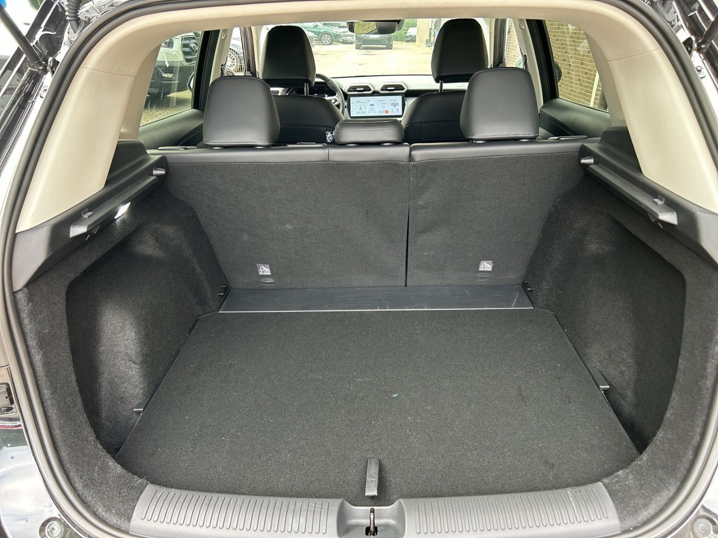 Fahrzeugabbildung MG ZS 1.5 Hybrid+ Luxury VFW
