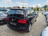 Volkswagen Touran Life AUTOM DSG Pano Navi AHK Tüv 02.2027 - Volkswagen Touran mit Benzin-Antrieb: Kleinbus, 2.0