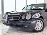 Mercedes-Benz E 240 Elegance-Tempomat/Telefon/Leder - gebrauchte Mercedes-Benz E 240 aus dem Jahr 1999