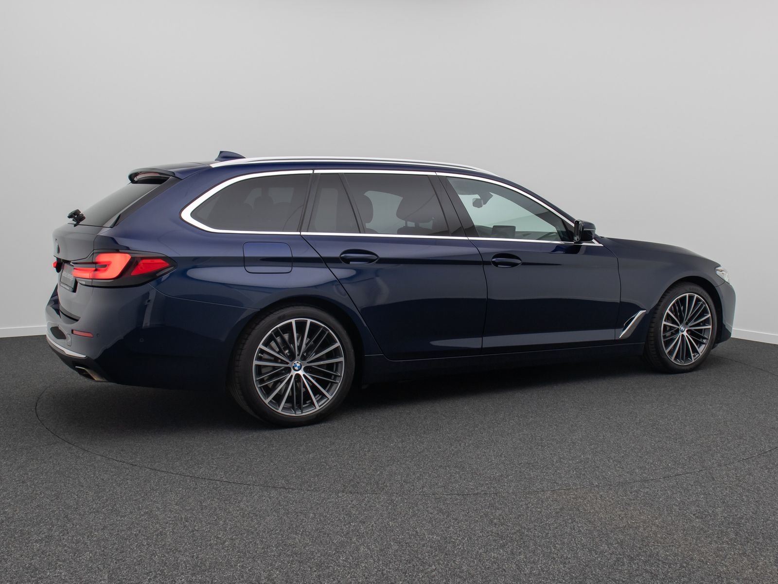 Fahrzeugabbildung BMW 530d Luxury Line DAB Kamera HUD Leder H/K 19Zoll
