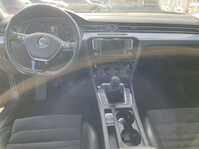 Volkswagen Passat 2.0 TDI Highline NaviLeder