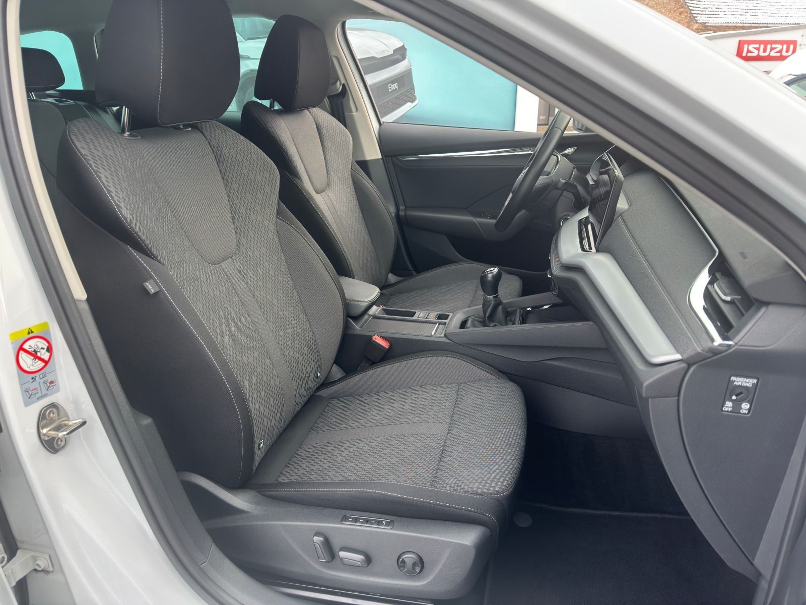 Fahrzeugabbildung SKODA Octavia Combi 2.0 TDI 6-Gang*LED*Head-Up*NAVI*Si