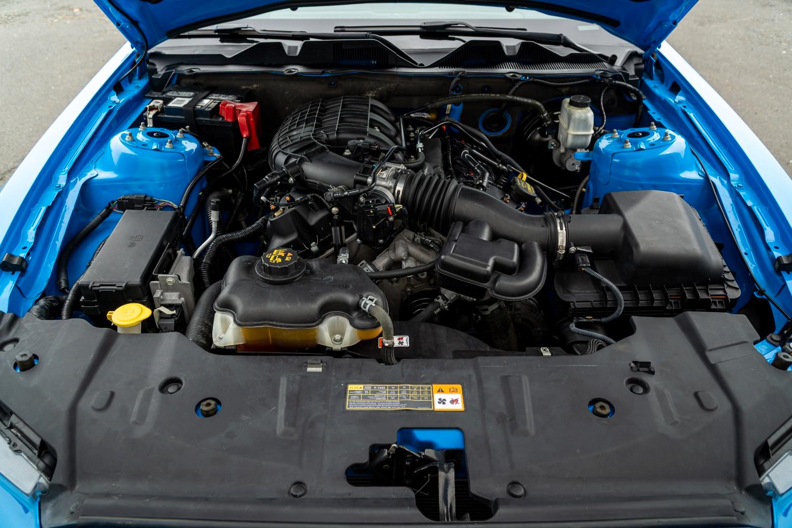 Ford Mustang V6 3,7 -KLIMA/SCHALT/LEDER/SHZ/XENON/R18