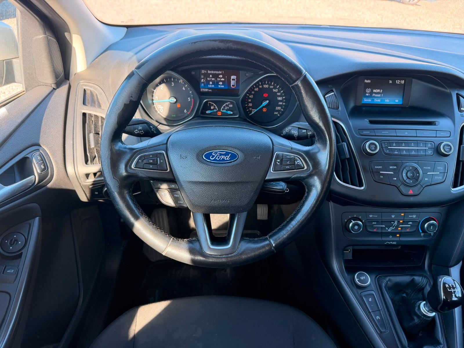 Ford Focus 2015 — rear view